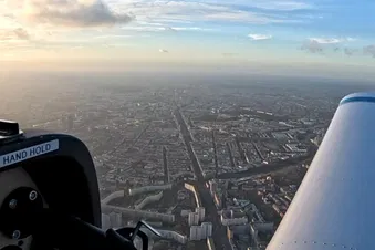 Rundflug über Potsdam, Berlin und den BER