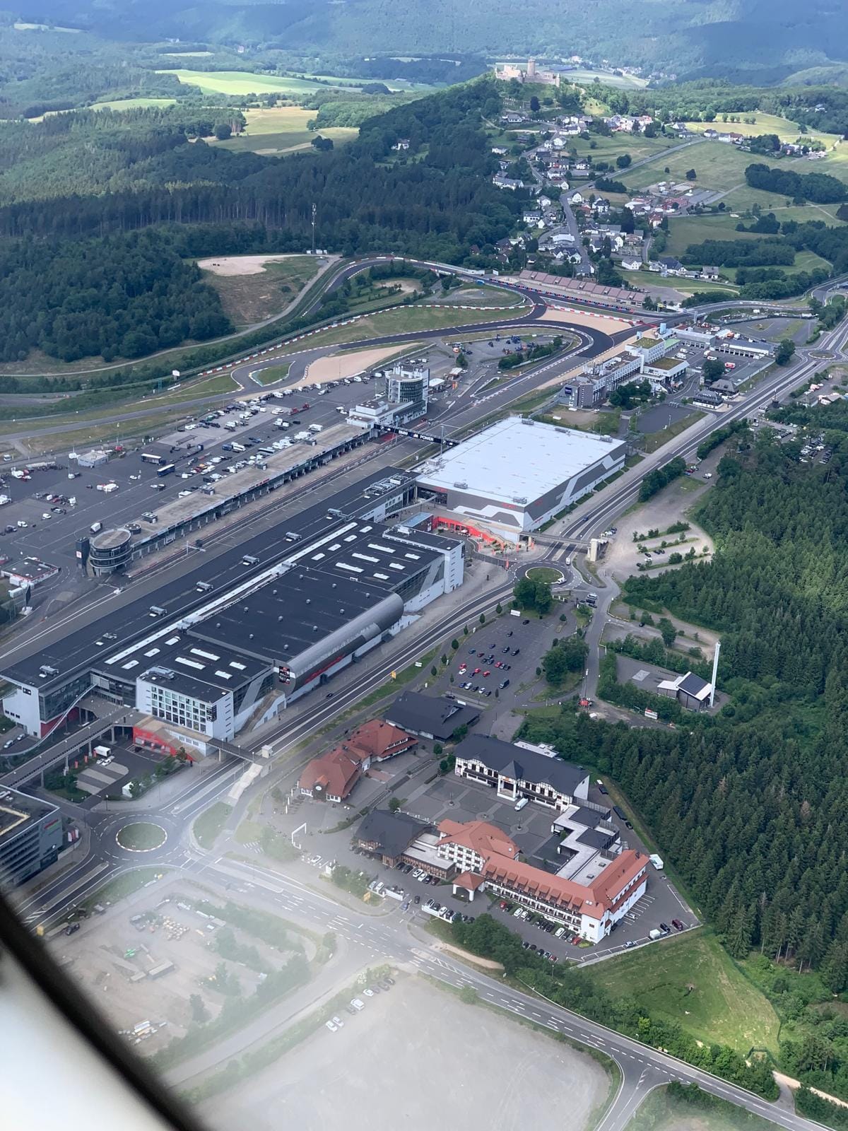 Rundflug in Cirrus SR20: Siegerland – Moseltal – Nürburgring