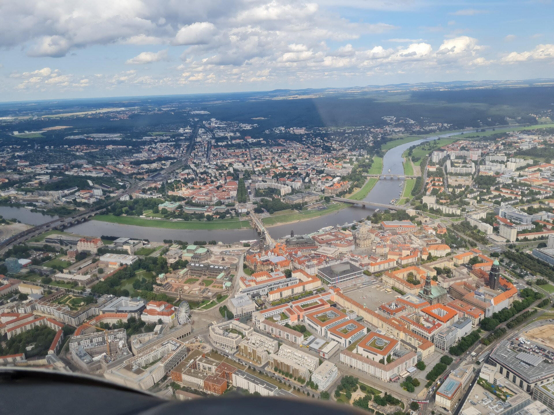 Rundflug über Dresden City mit low approach Airport Dresden