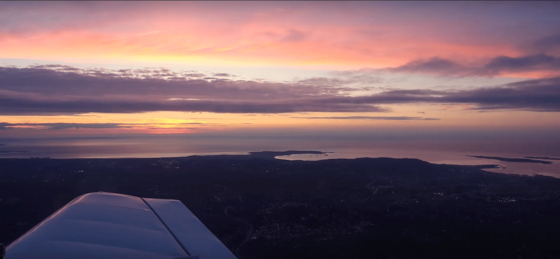 Vol panoramique sur la Côte d’Azur : Cannes, les îles de Lérins, l’Estérel et Saint-Tropez vus du ciel