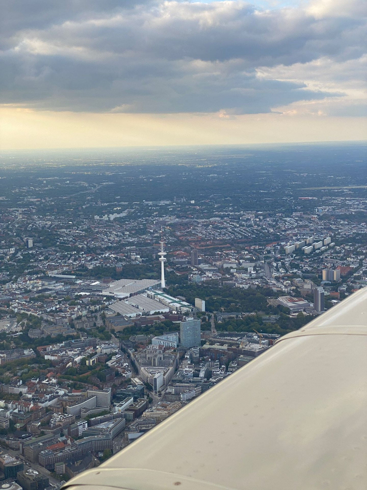Von Lübeck nach Hamburg mit toller Sicht über die Stadt