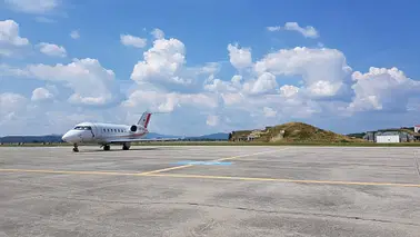 Auf ehem. Militärflugplatz landen, Budweis' Altstadt erleben