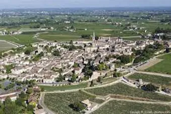 UN CHATEAU TOUTES LES 3 MINUTES DANS L ENTRE DEUX MERS