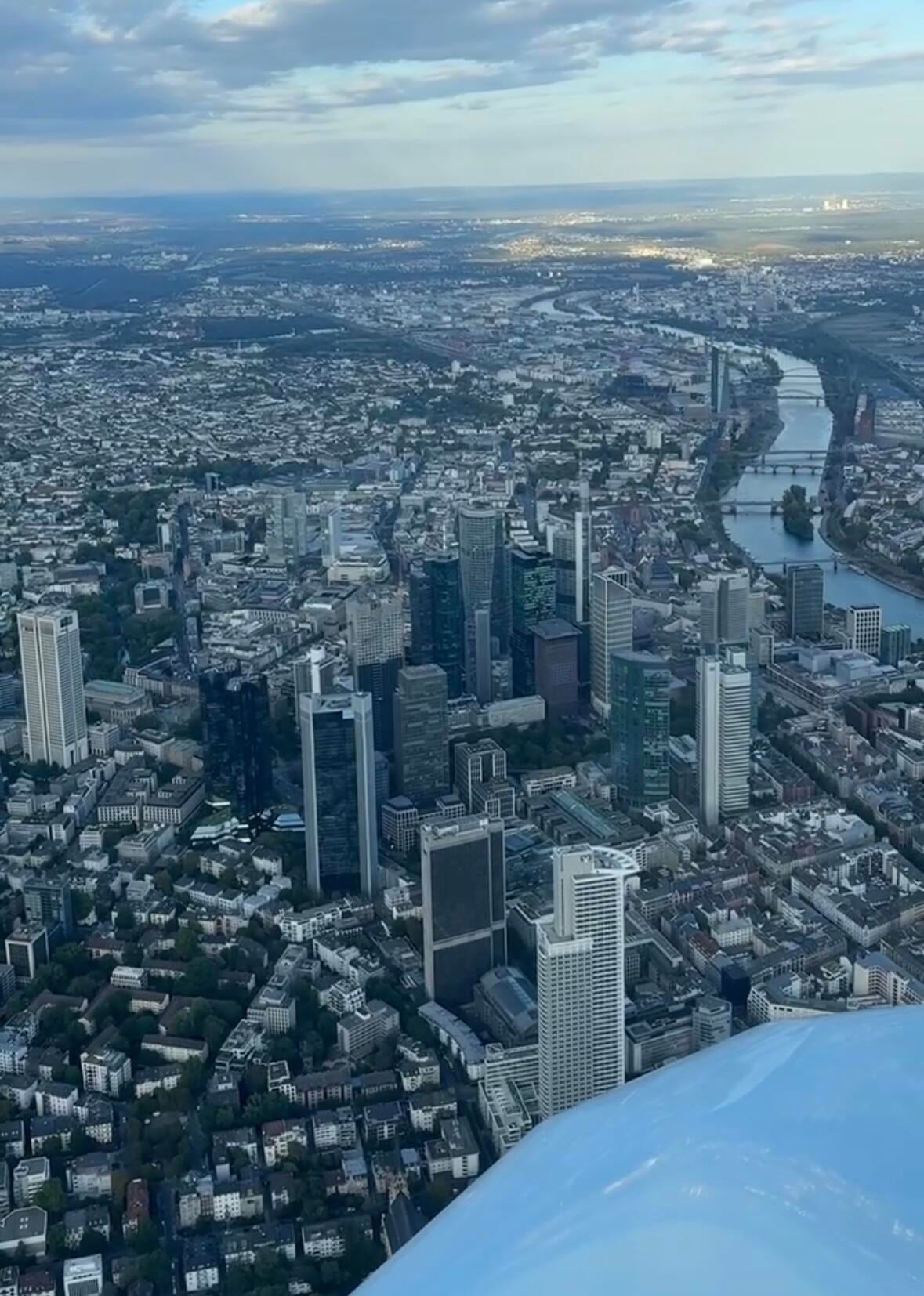 Vom Rheingau über die Skyline Frankfurts