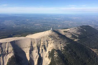 Découvrir le Mont Ventoux depuis le ciel