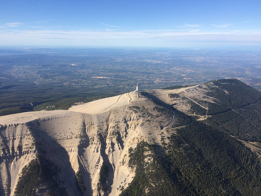 Découvrir le Mont Ventoux depuis le ciel