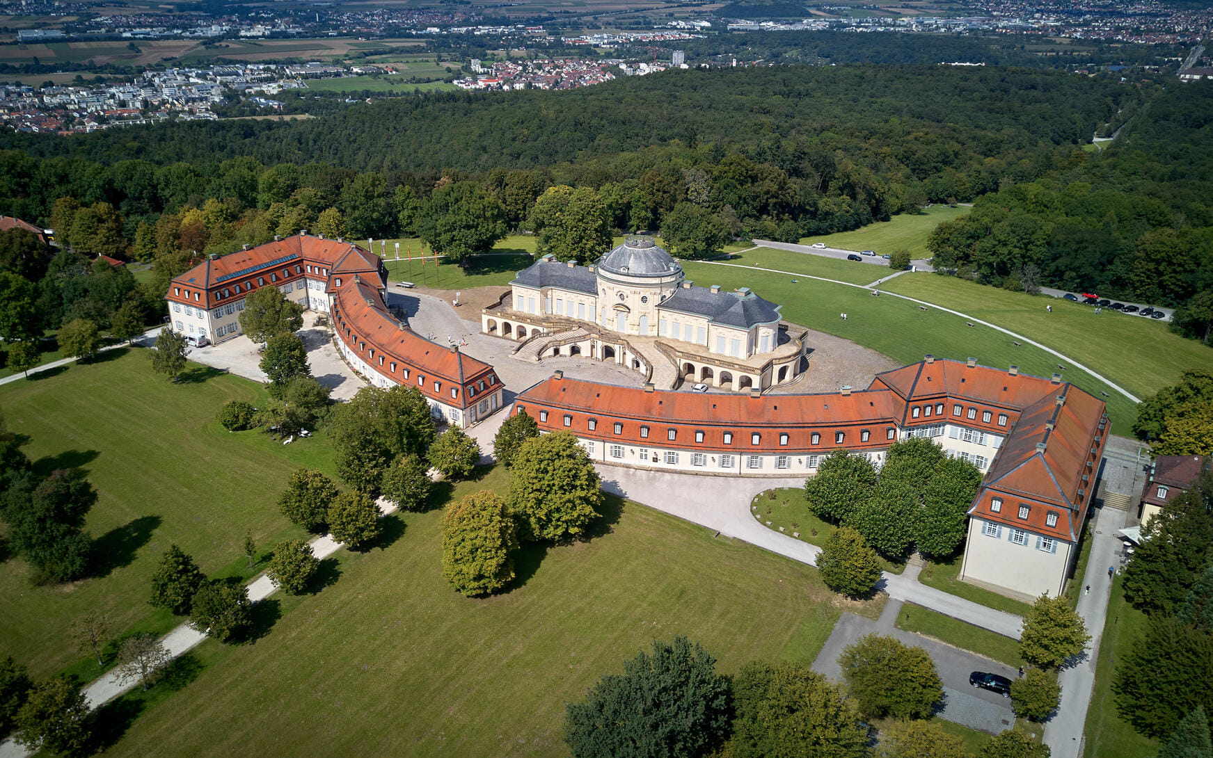 Rundflug über Stuttgart und Umgebung: Fernsehturm, Neckartal und schwäbische Schlösser aus der Luft