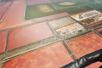 Découverte des Salins du midi et des Saintes-Maries en hélicoptère R66