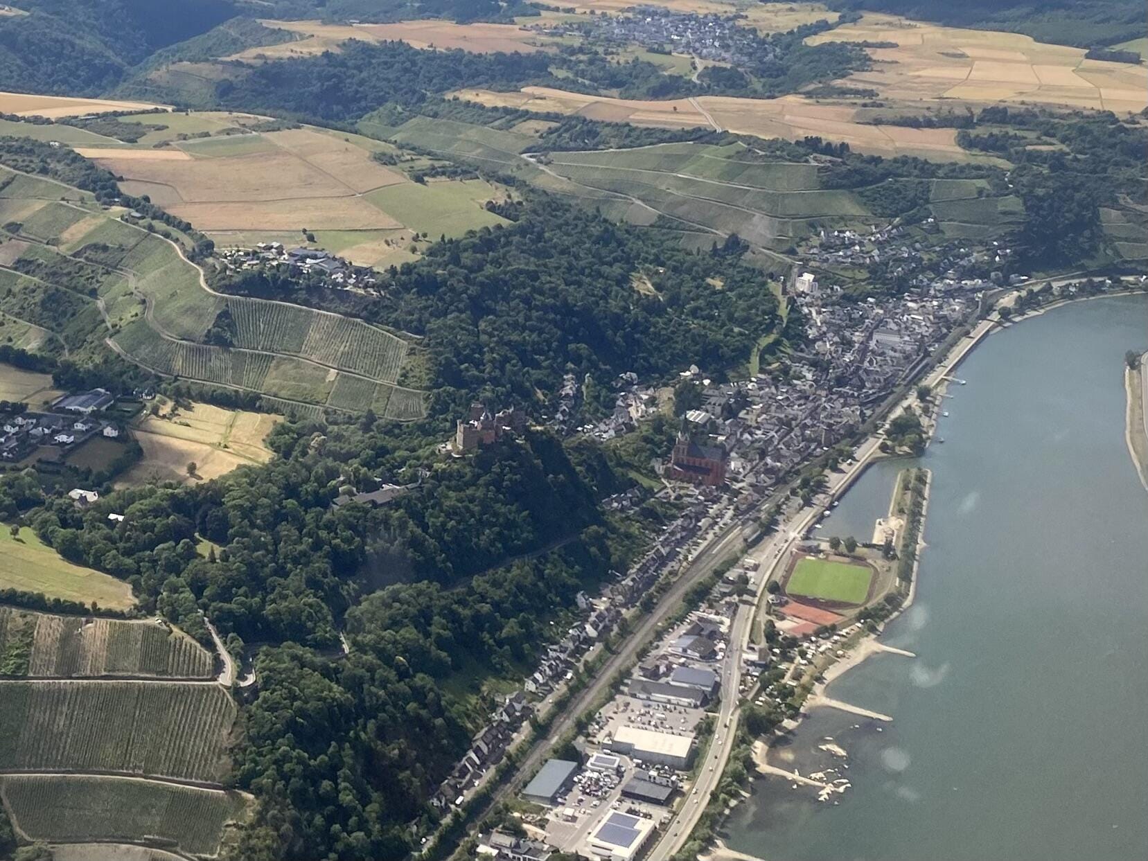 Rheintal-Flug über Nürburgring zurück