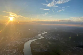 Romantischer Sonnenuntergangsflug über Basel