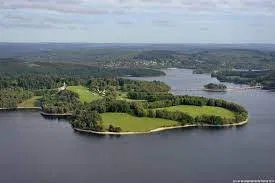 Lac de Vassivière par le Taurion 3 passagers