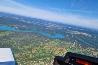 Survol du lac de Vouglans