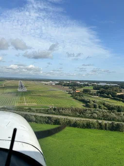 Cessna 172 Cockpit view im Anflug auf Flughafen Münster
