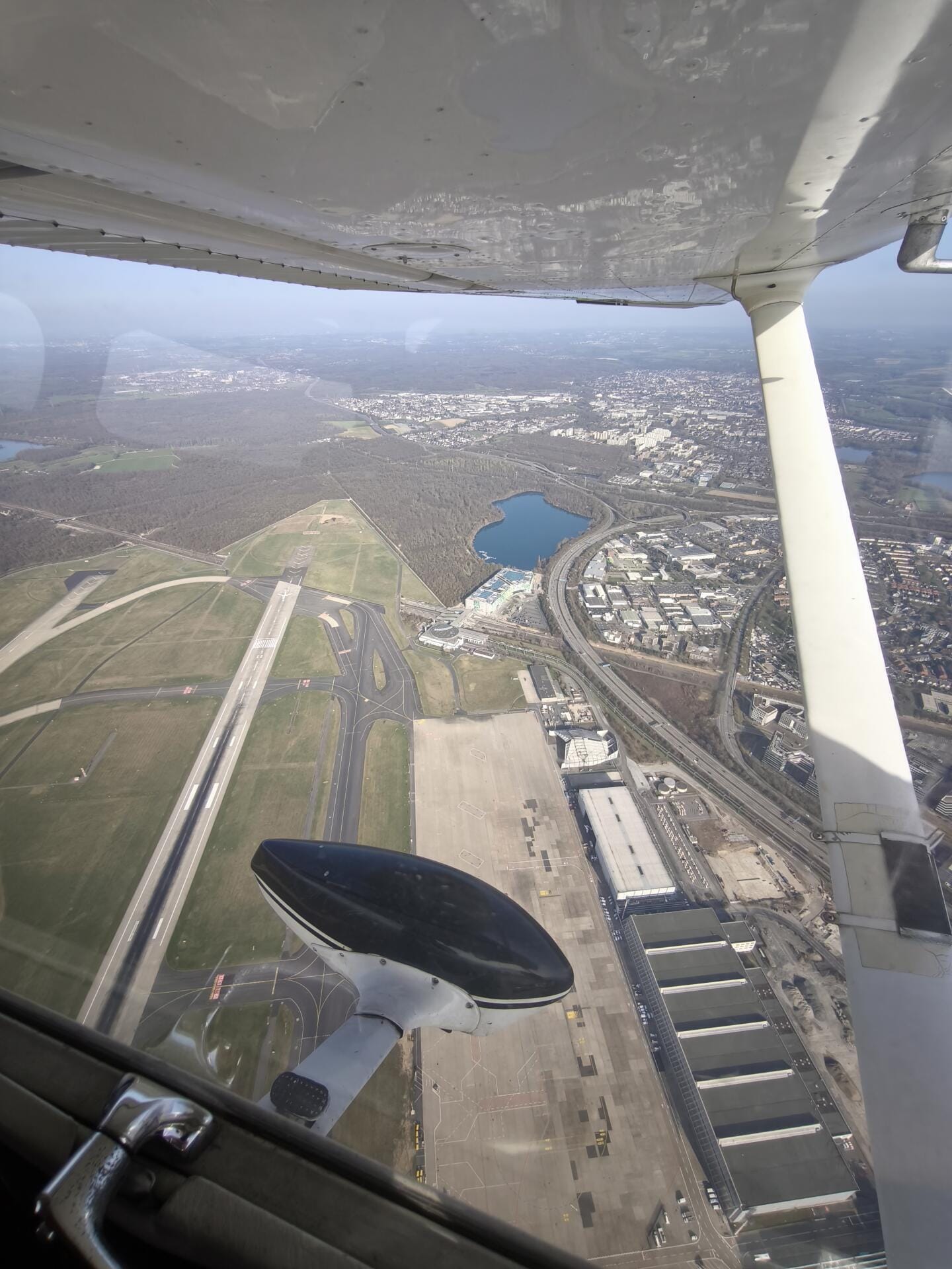 Düsseldorf und den Tagebau Garzweiler aus der Luft