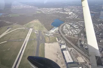 Düsseldorf und den Tagebau Garzweiler aus der Luft