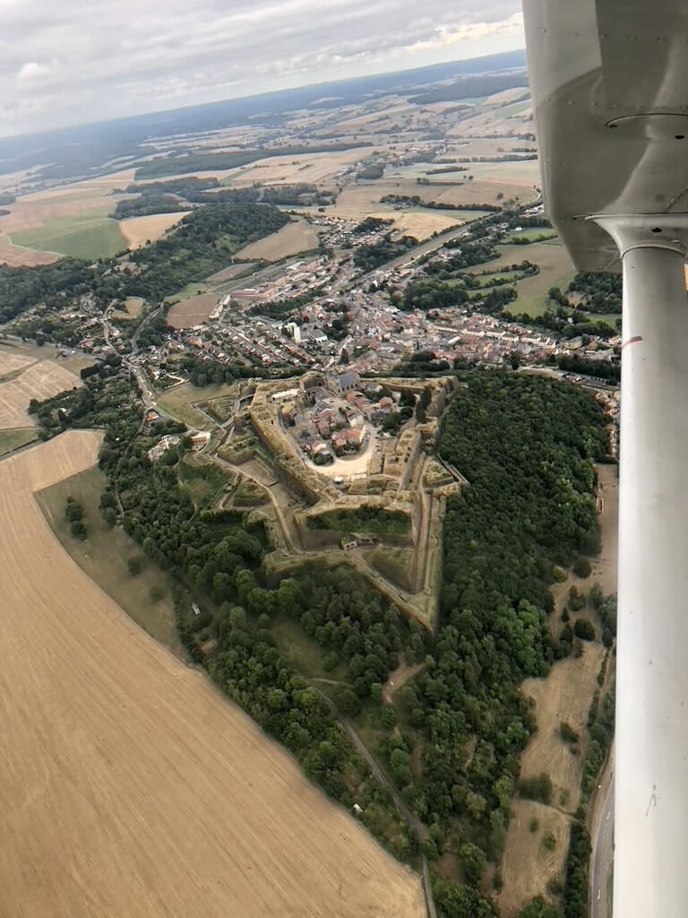 Découverte de la citadelle de Montmédy vue du ciel