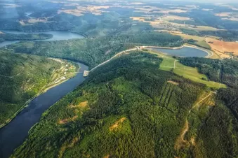 Eindrucksvolle Blicke auf die Hohenwarte-Talsperre (C150)