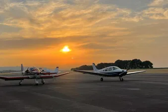 Notre DR400 à gauche et PA 28 à droite