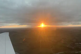 Vol au coucher de soleil