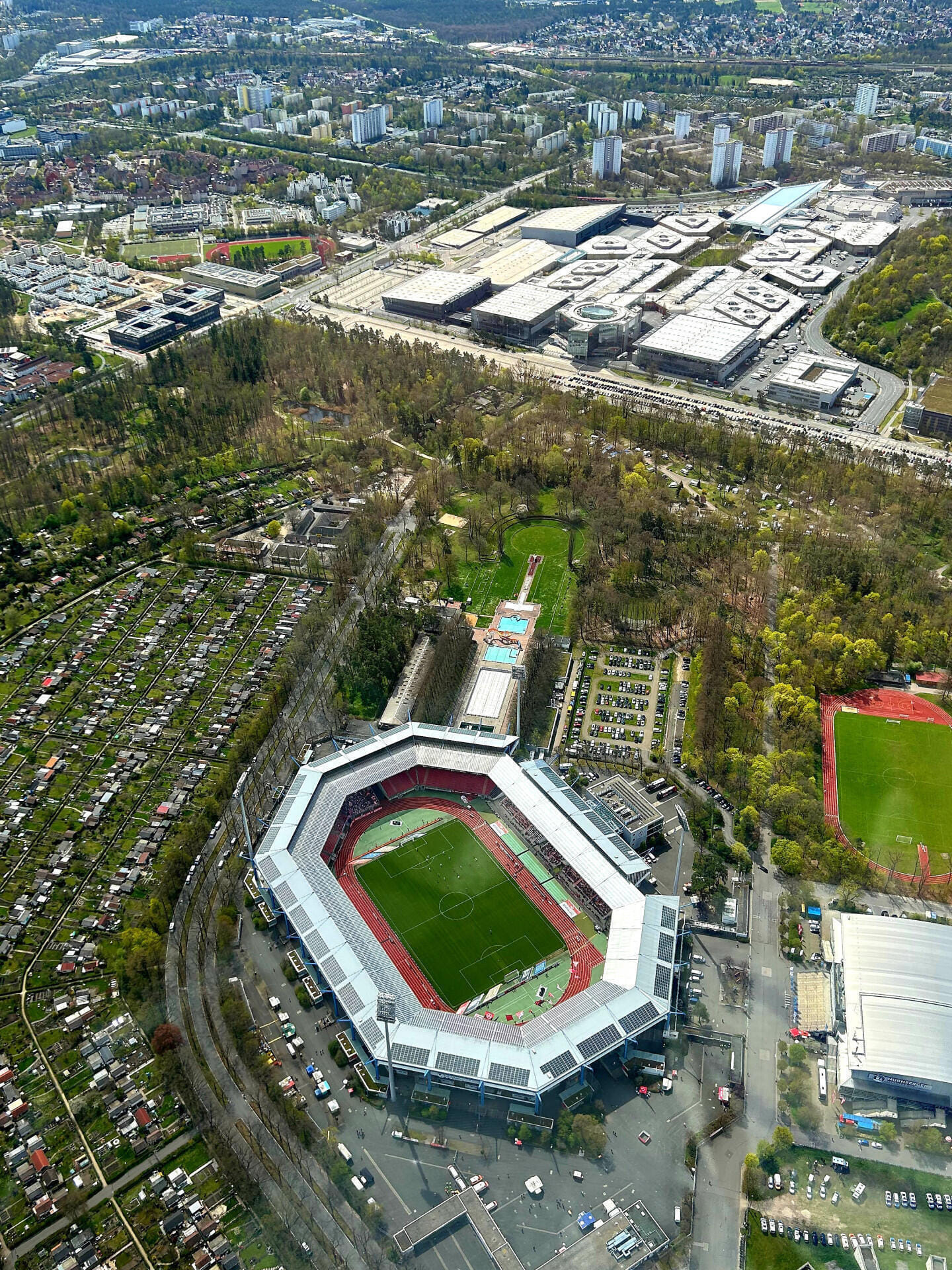 Hubschrauber-Rundflug Nürnberg City + Rothsee