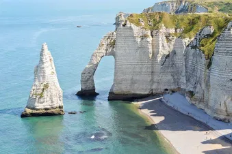 Les falaises d'Etretat depuis un Robin DR400