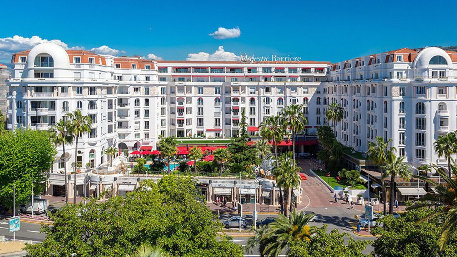 Allons déjeuner au Carlton !