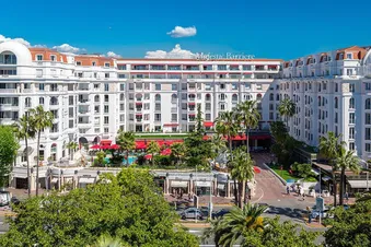 Allons déjeuner au Carlton !