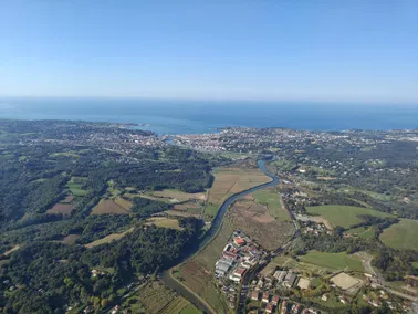 Océan, montagnes et traditions basques… vus du ciel