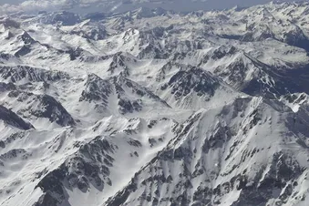 🛩️ Cap sur le Pic du Midi — Pyrénées vues du ciel
