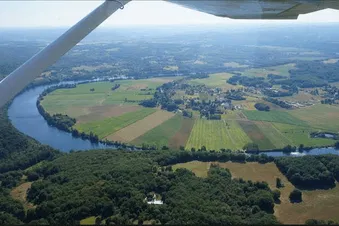 Balade aérienne sur la vallée de la Dordogne