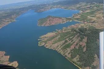 Entre géants et paysages volcaniques : Millau & Salagou