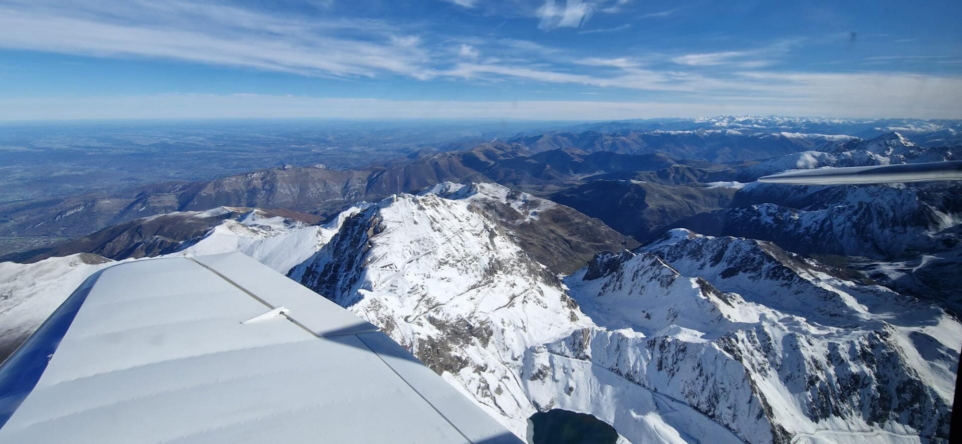 Cap vers le Pic du Midi et survol des Pyrénées