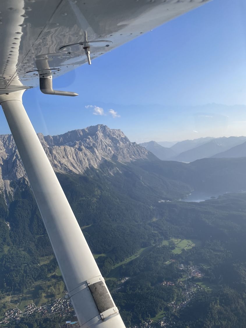 Entdecke die Zugspitze und Neuschwanstein aus der Luft