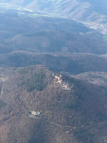 Châteaux, lacs et sommets : escapade aérienne depuis Verdun