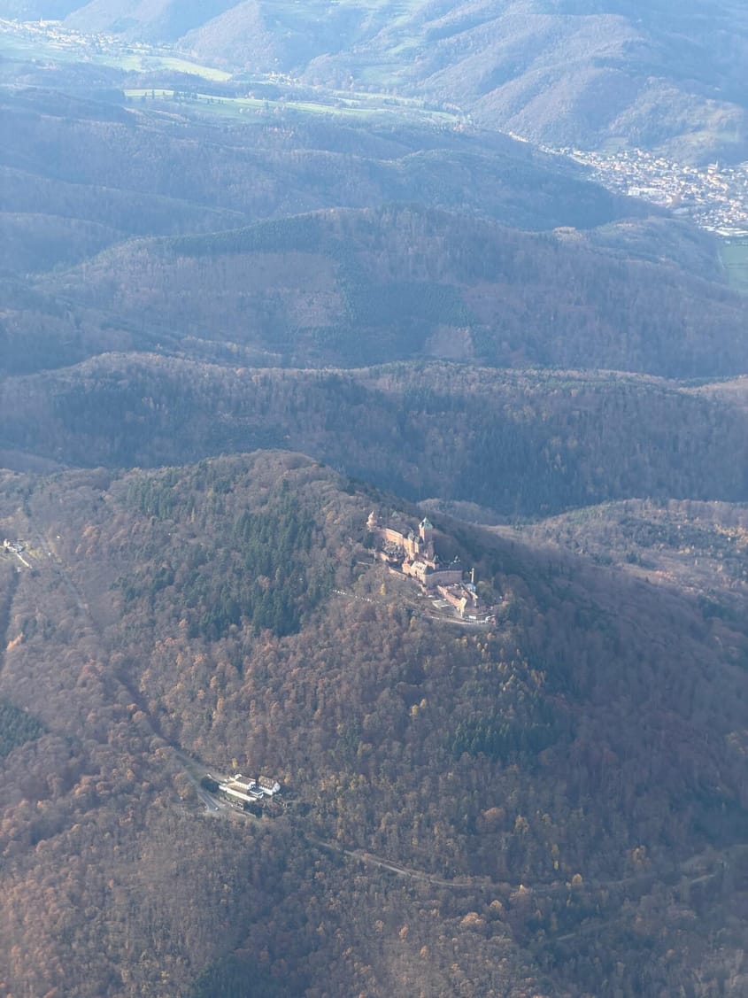Châteaux, lacs et sommets : escapade aérienne depuis Verdun