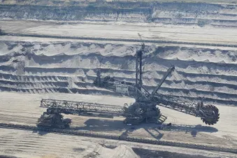 Braunkohleabbaugebiet mit seinen gigantischen Ausmaßen