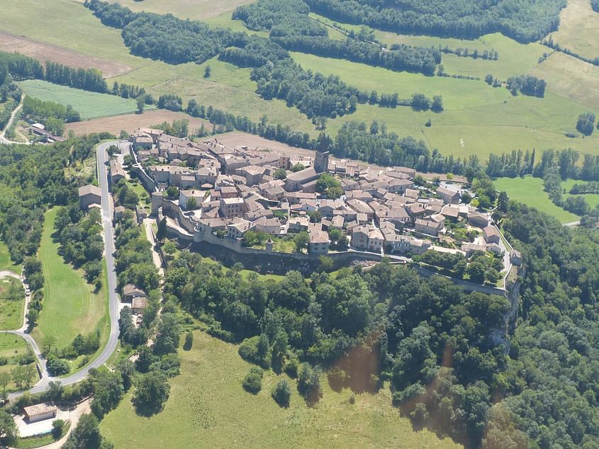 Survol 1 P de cinq  jolis villages du Tarn et de l'Aveyron