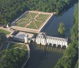 survoler 10 grands châteaux de La Loire de Chambord à Saumur