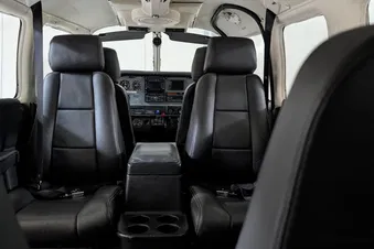 Exklusiver Flug nach Paris-Versailles