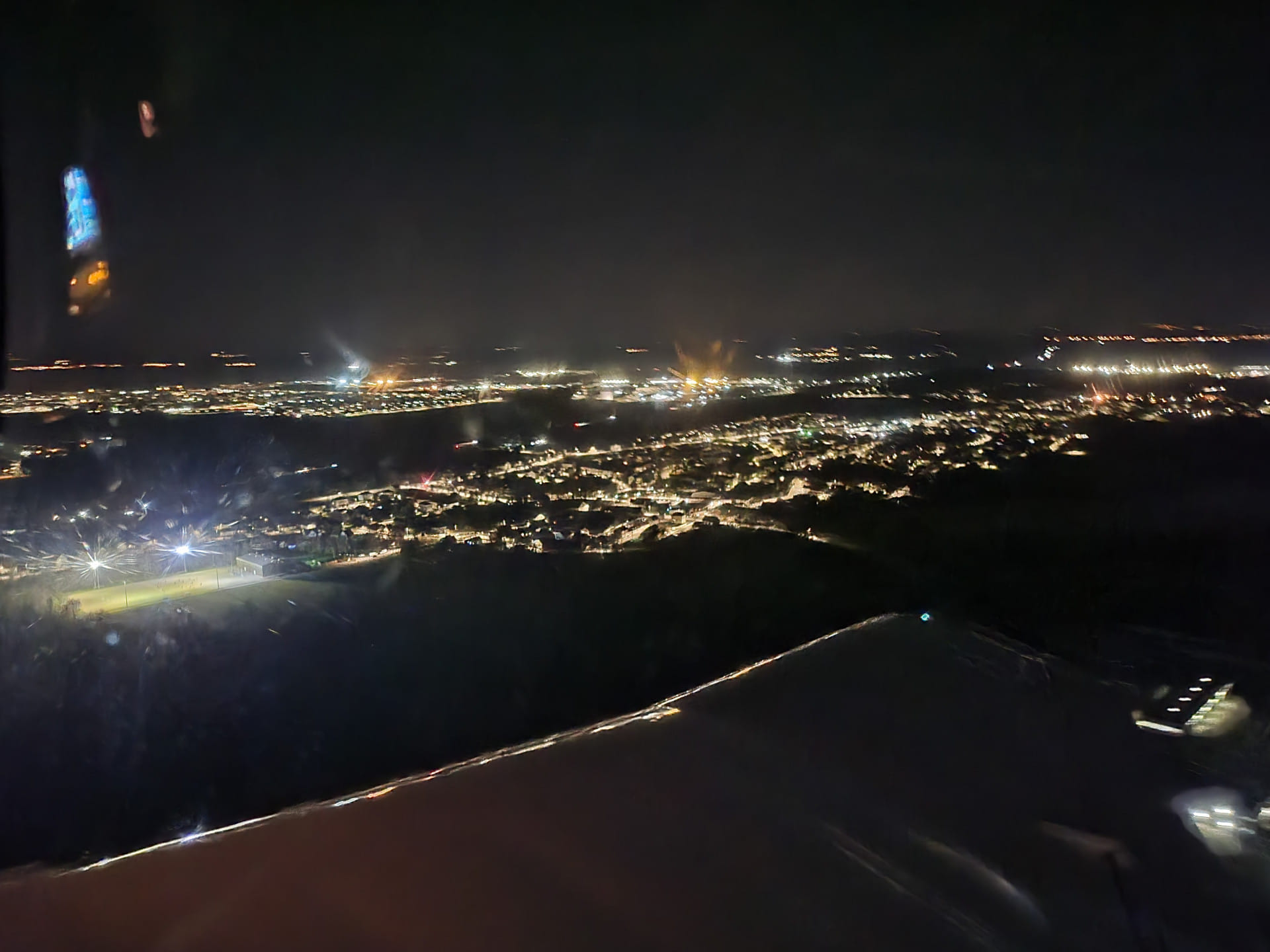 Dijon de nuit vu du ciel