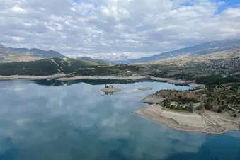 Le lac de Serre-ponçon vu du ciel