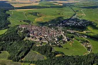 Survol du sancerre et du chateau de guedelon