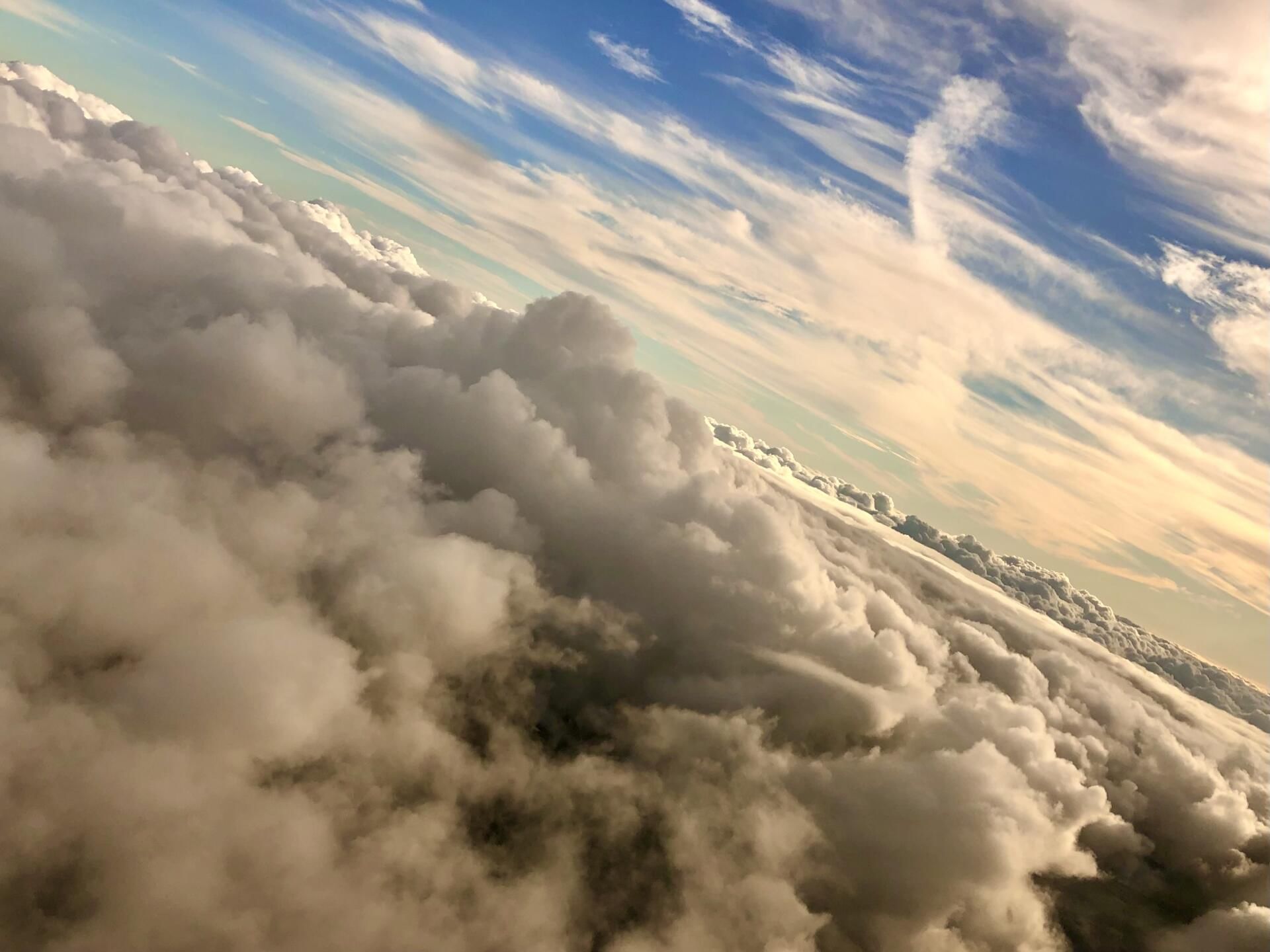 Au dessus des nuages