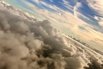 Au dessus des nuages