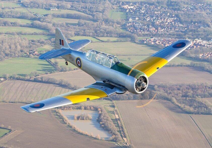 Vintage Harvard Warbird Experience - 40 mins near London.