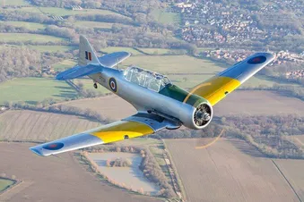 Vintage Harvard Warbird Experience - 40 mins near London.