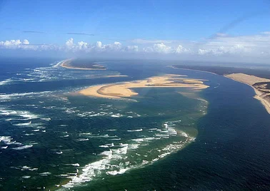 Le Bassin d'Arcachon, le Medoc et la citadelle de Blaye