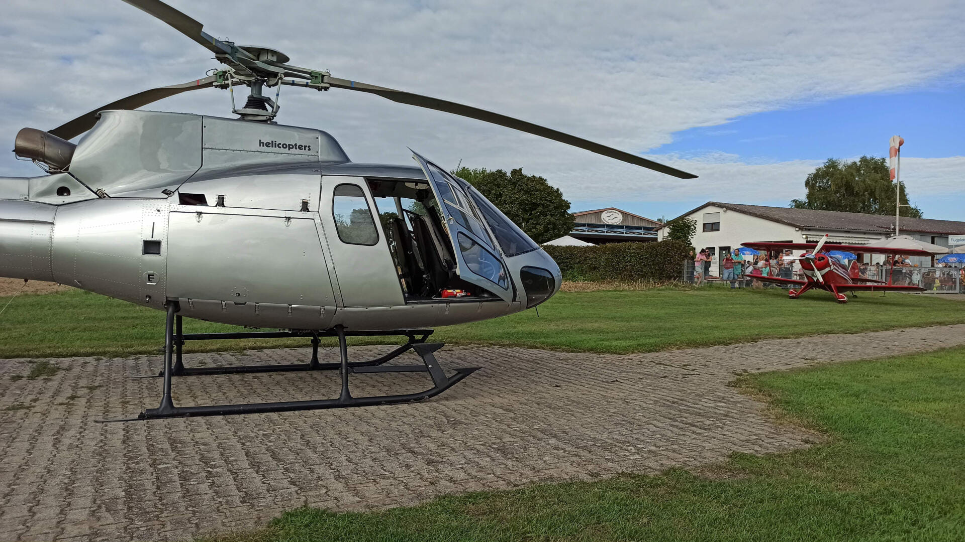 Großer Rundflug entlang der Burgen der Region