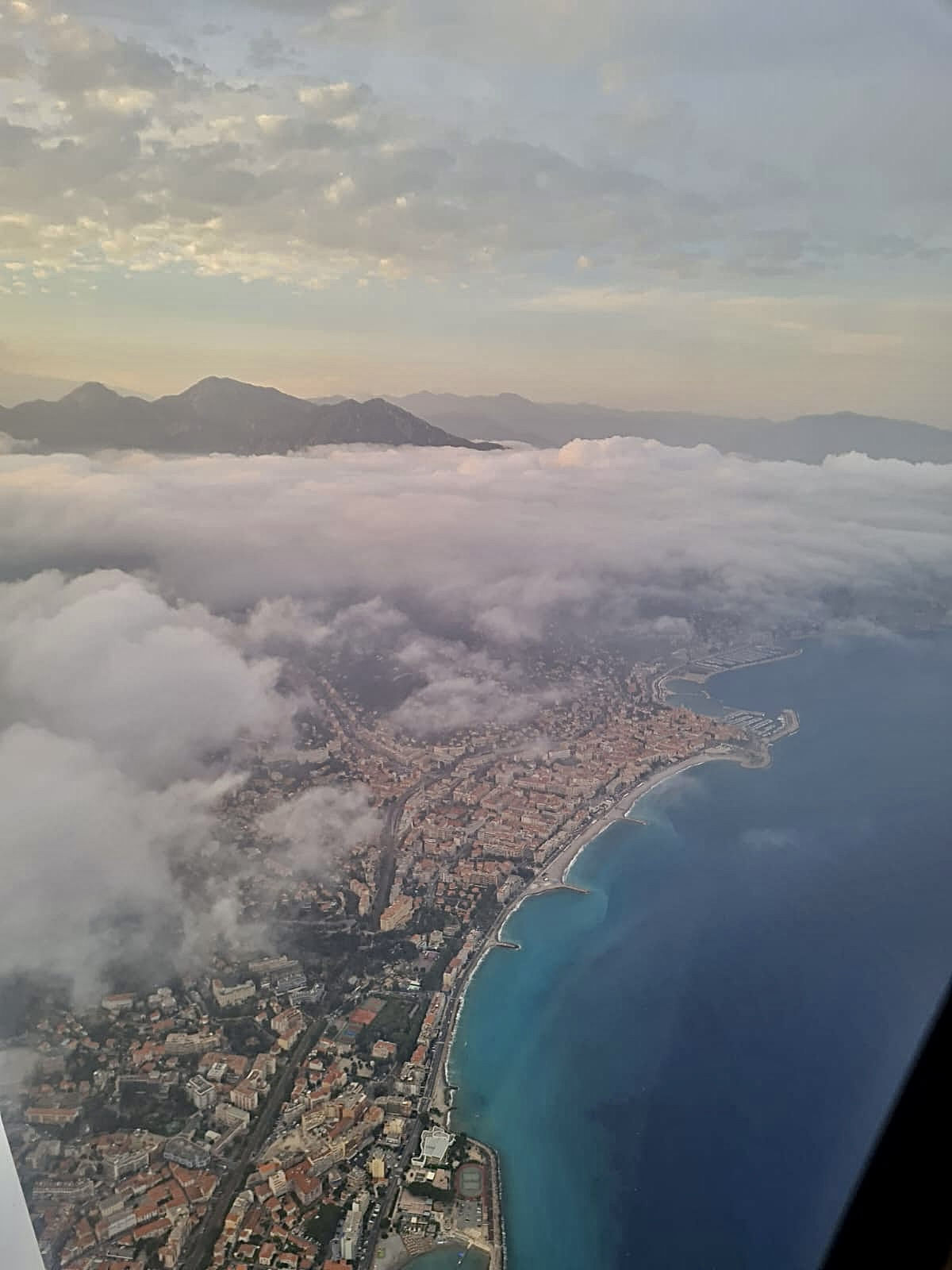 Menton sous la couche de Marin