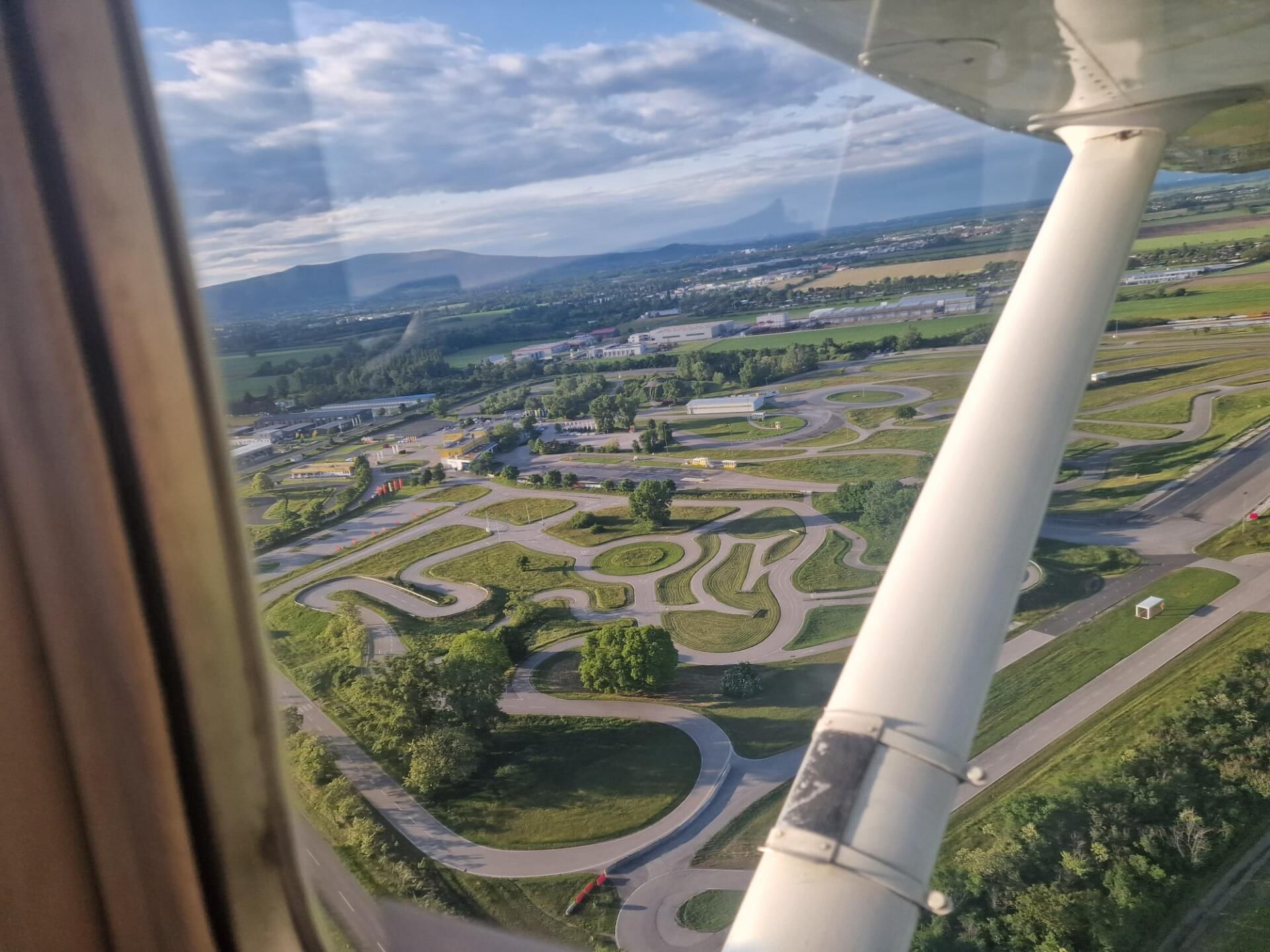✈️ Erlebe das Fliegen hautnah – Dein erster Schnupperflug